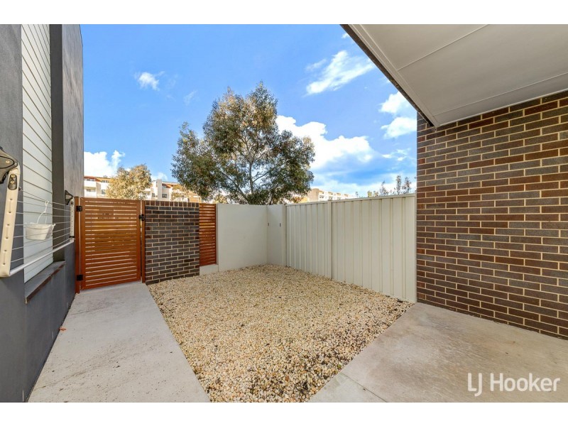 15/2 Clare Burton Crescent, Franklin ACT 2913