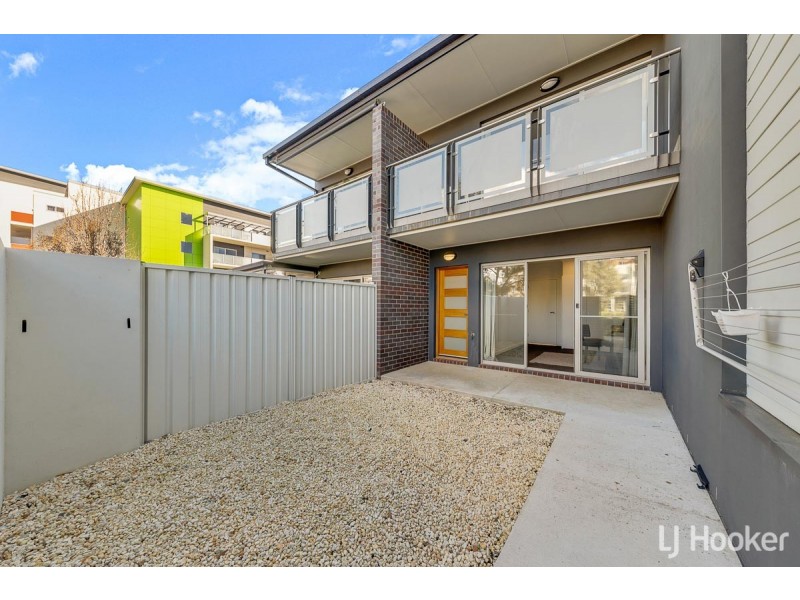 15/2 Clare Burton Crescent, Franklin ACT 2913