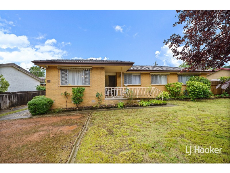 100 Dalley Crescent, Latham ACT 2615