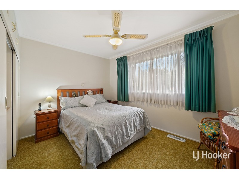 100 Dalley Crescent, Latham ACT 2615