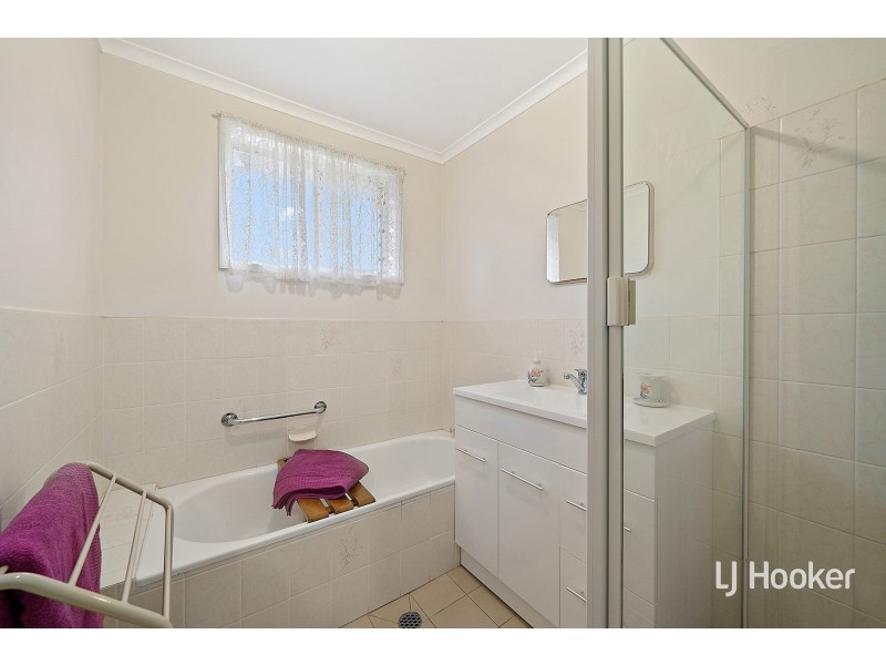 100 Dalley Crescent, Latham ACT 2615