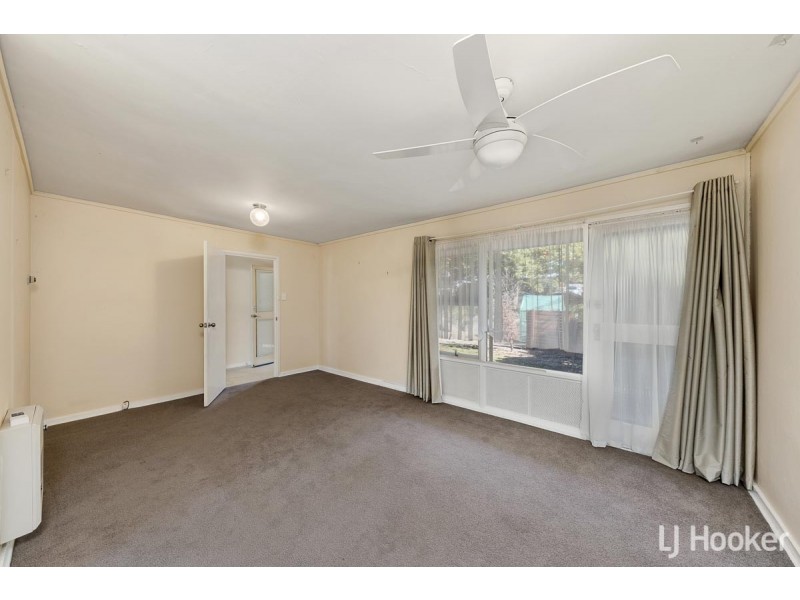 40 Mackennal Street, Lyneham ACT 2602