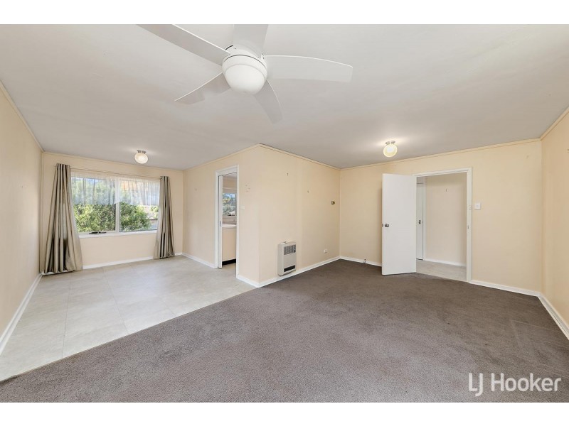 40 Mackennal Street, Lyneham ACT 2602