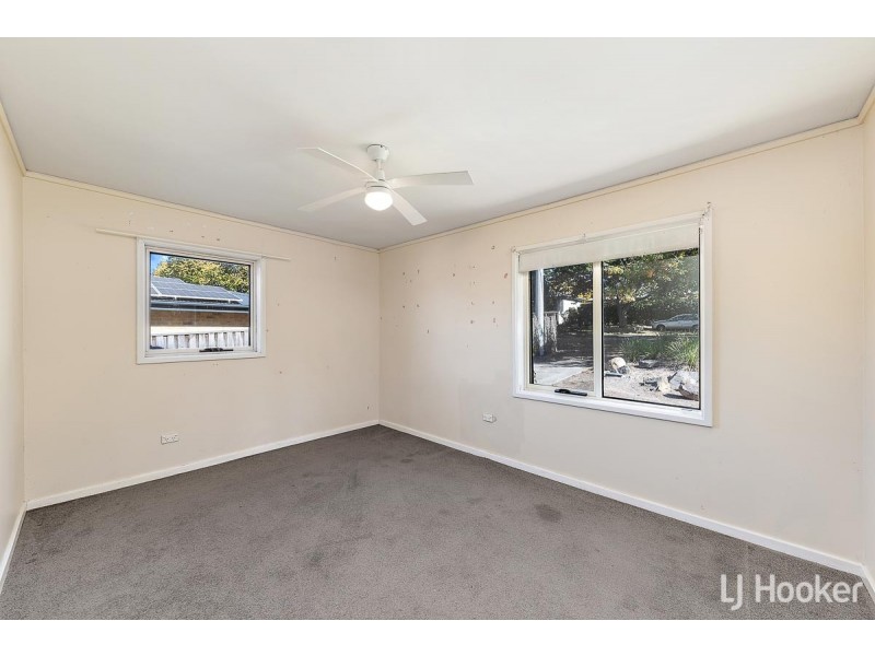 40 Mackennal Street, Lyneham ACT 2602