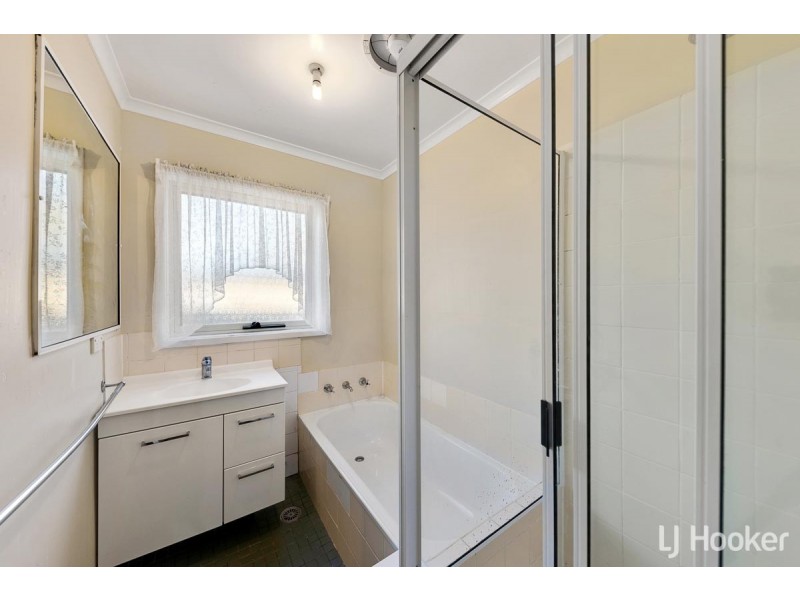 40 Mackennal Street, Lyneham ACT 2602