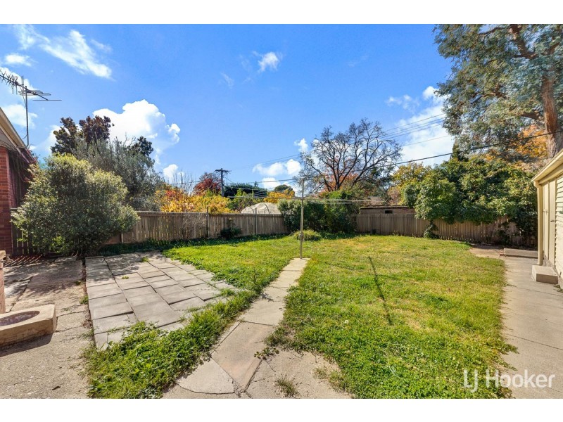 40 Mackennal Street, Lyneham ACT 2602