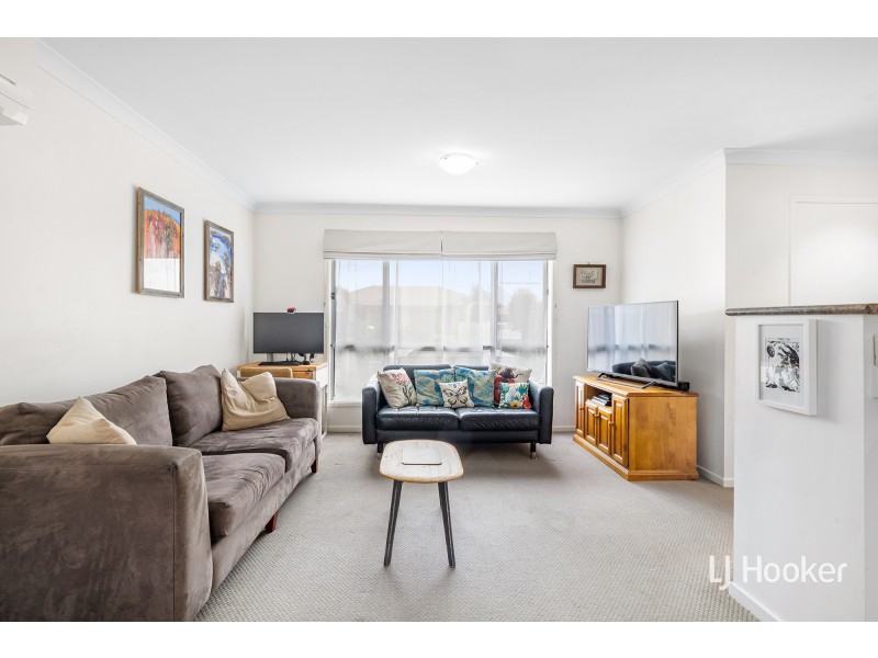 4 Rowland Street, Macgregor ACT 2615