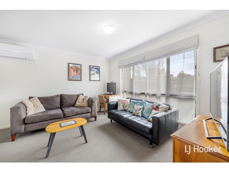 4 Rowland Street, Macgregor ACT 2615