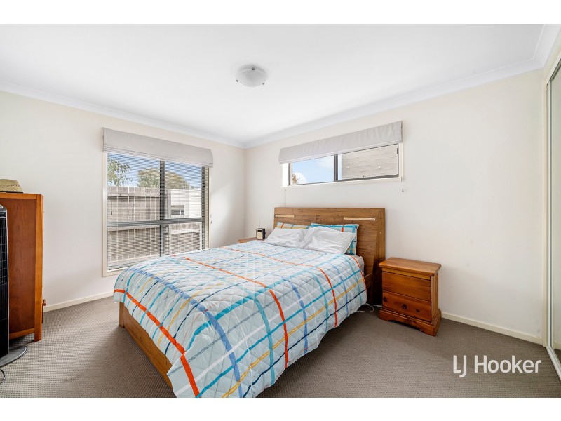 4 Rowland Street, Macgregor ACT 2615