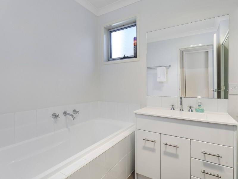 4 Rowland Street, Macgregor ACT 2615