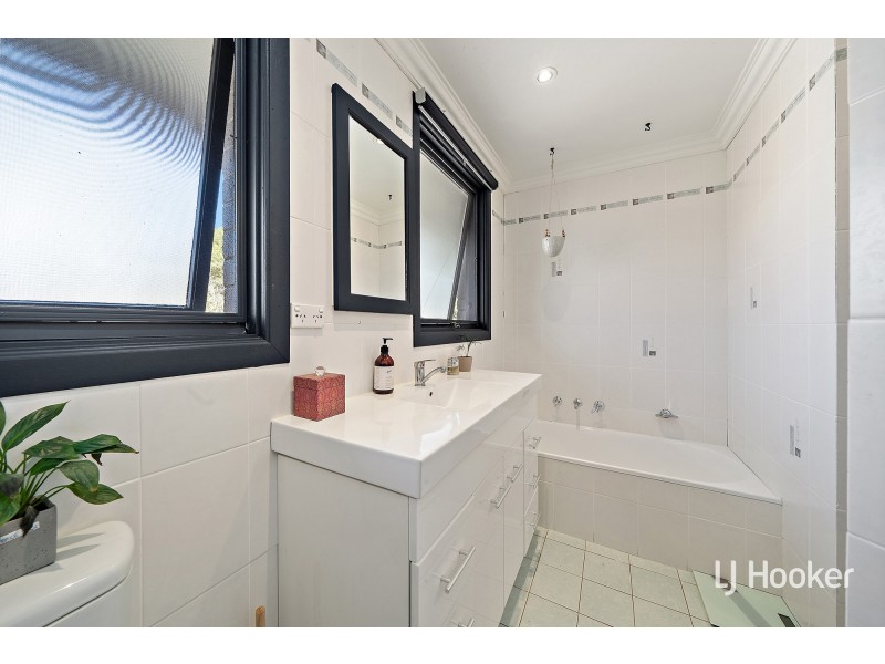 4 Seccombe Place, Macgregor ACT 2615