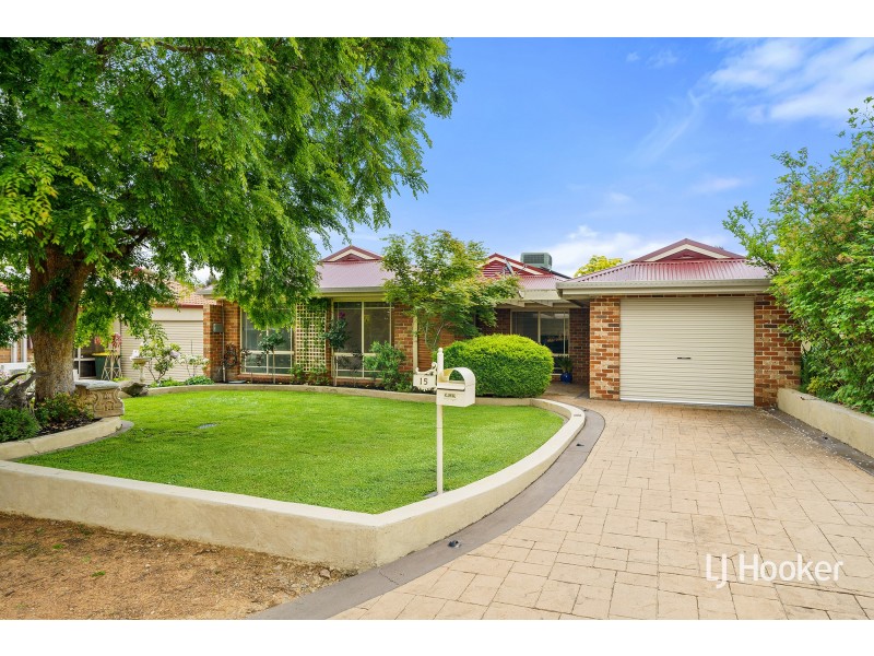 15 Alarmon Crescent, Dunlop ACT 2615