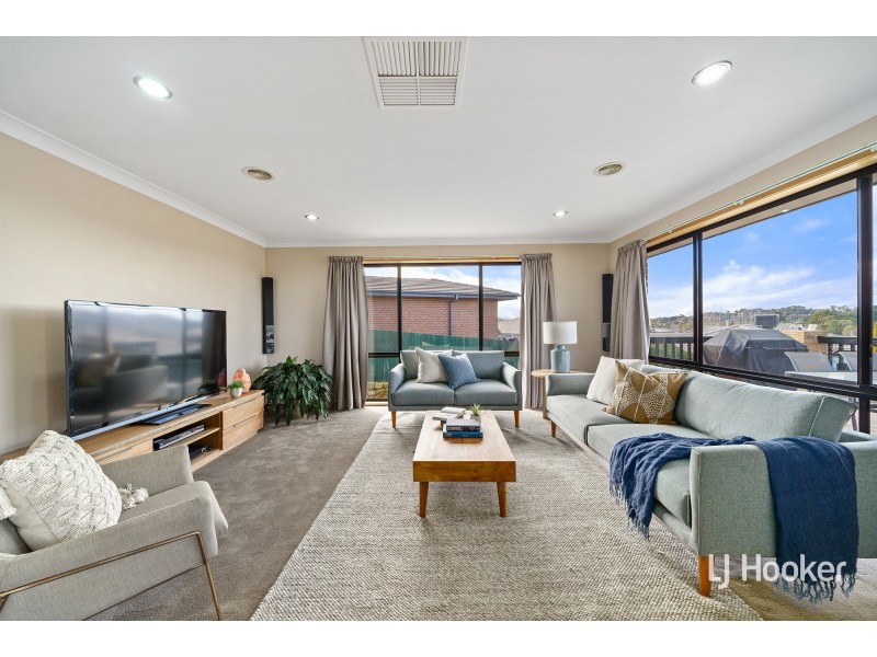 66 Macfarlane Burnet Avenue, Macgregor ACT 2615