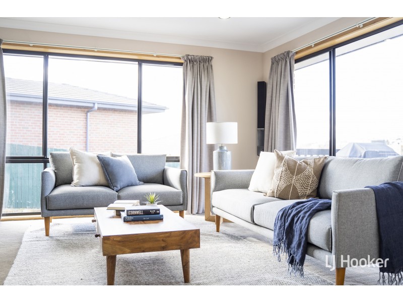 66 Macfarlane Burnet Avenue, Macgregor ACT 2615