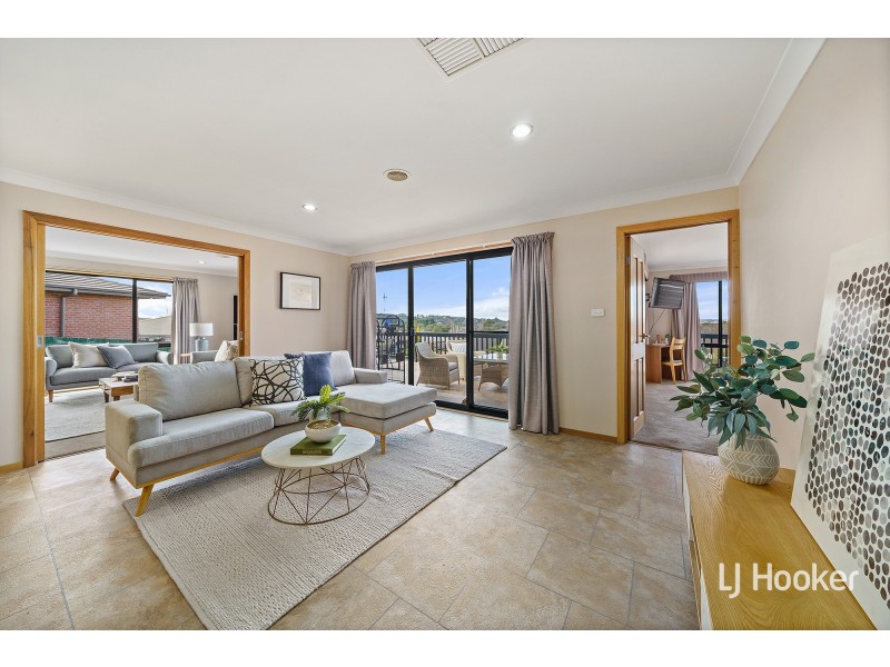 66 Macfarlane Burnet Avenue, Macgregor ACT 2615