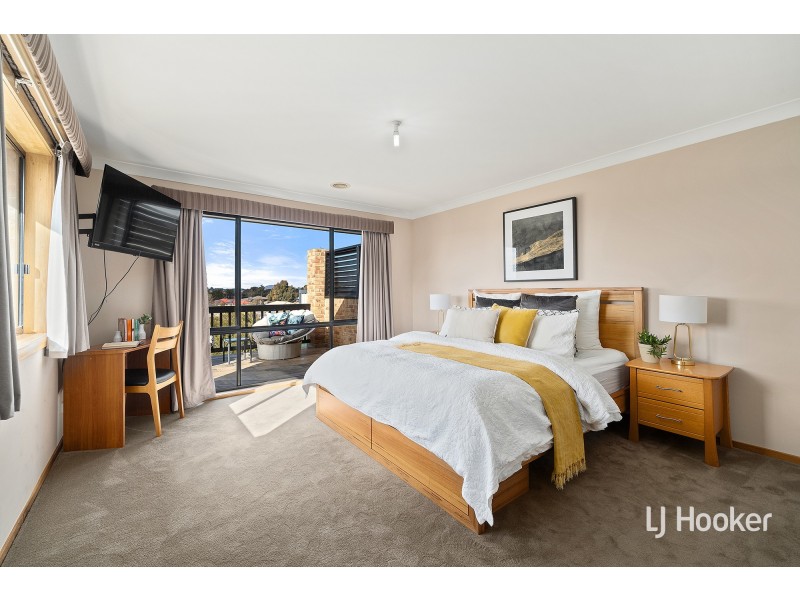 66 Macfarlane Burnet Avenue, Macgregor ACT 2615