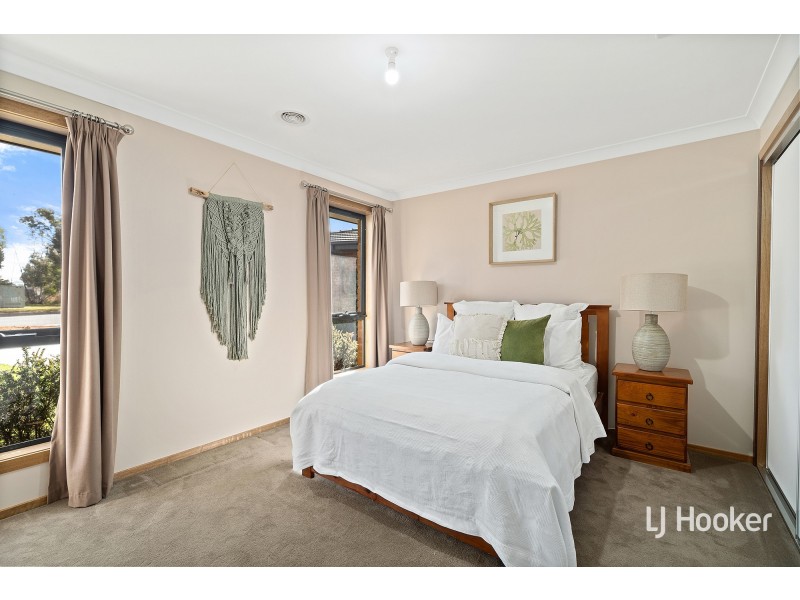 66 Macfarlane Burnet Avenue, Macgregor ACT 2615