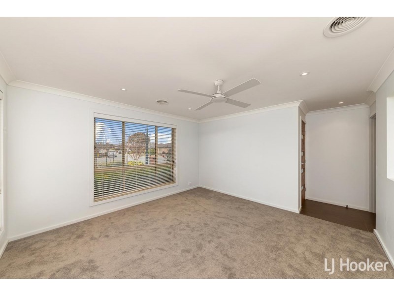 12 Boelke Place, Macgregor ACT 2615