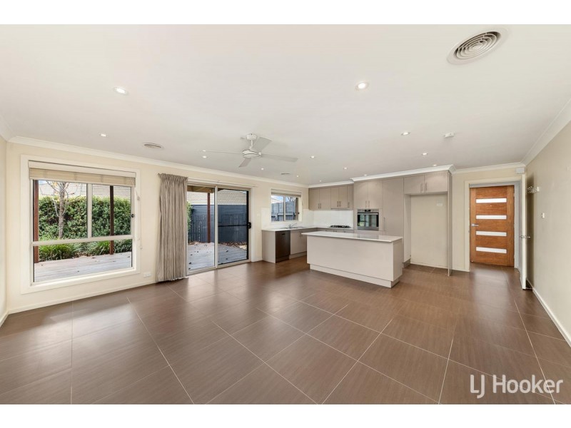 12 Boelke Place, Macgregor ACT 2615