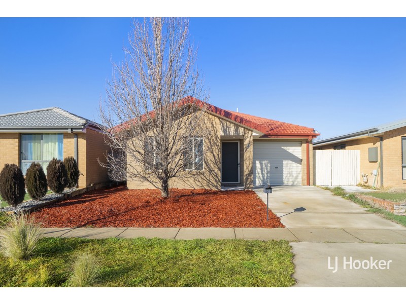 38 Hilda Kincaid Crescent, Macgregor ACT 2615