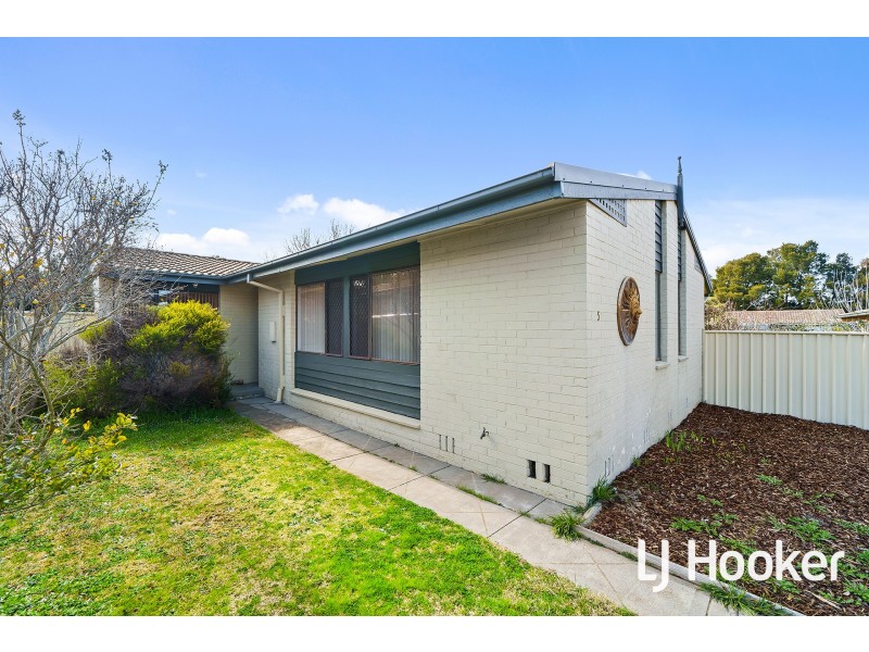 5 Weaver Place, Charnwood ACT 2615
