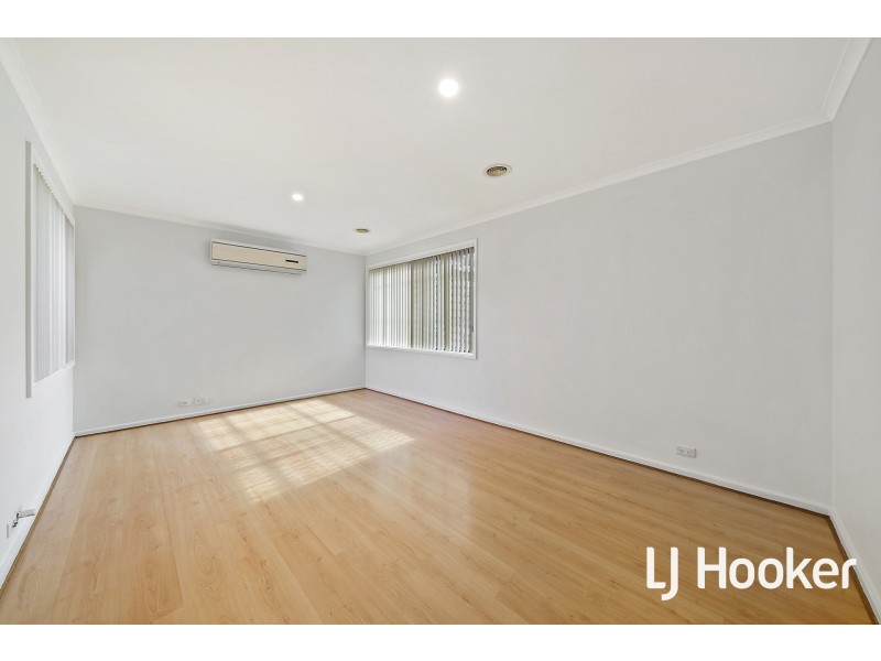 5 Weaver Place, Charnwood ACT 2615