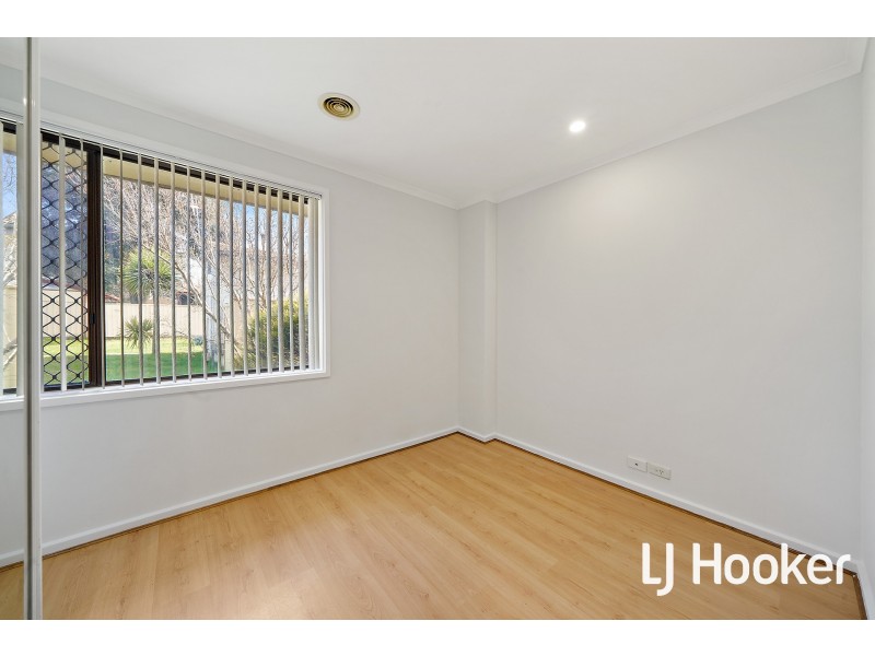 5 Weaver Place, Charnwood ACT 2615