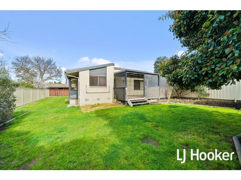 5 Weaver Place, Charnwood ACT 2615