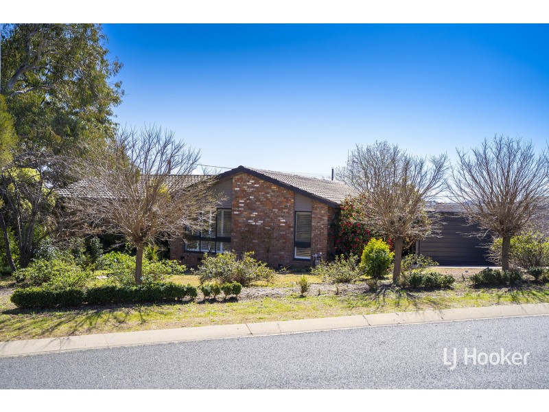 9 Poole Place, Latham ACT 2615