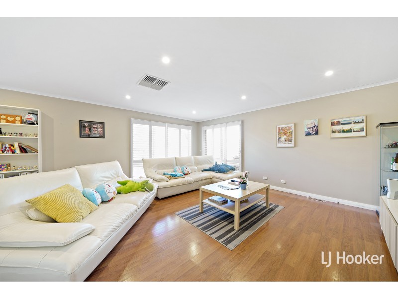 9 Poole Place, Latham ACT 2615