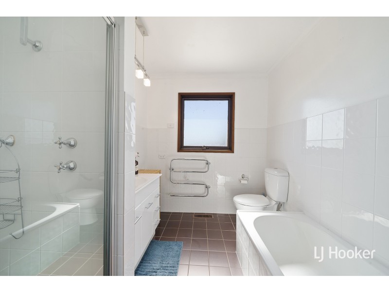 9 Poole Place, Latham ACT 2615