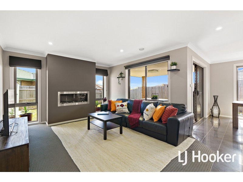 58 Hilda Kincaid Crescent, Macgregor ACT 2615