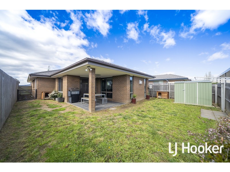 58 Hilda Kincaid Crescent, Macgregor ACT 2615