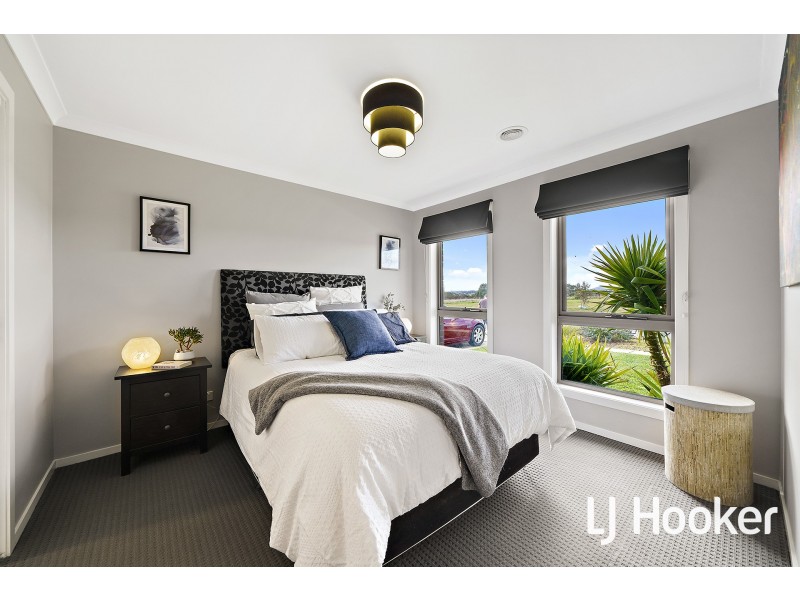 58 Hilda Kincaid Crescent, Macgregor ACT 2615