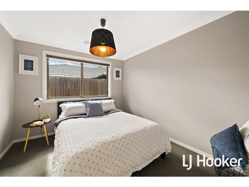 58 Hilda Kincaid Crescent, Macgregor ACT 2615