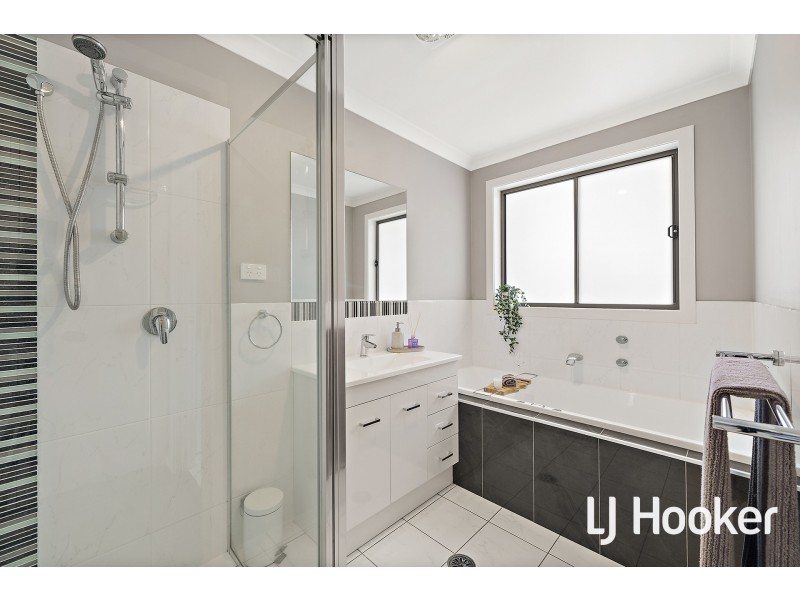 58 Hilda Kincaid Crescent, Macgregor ACT 2615