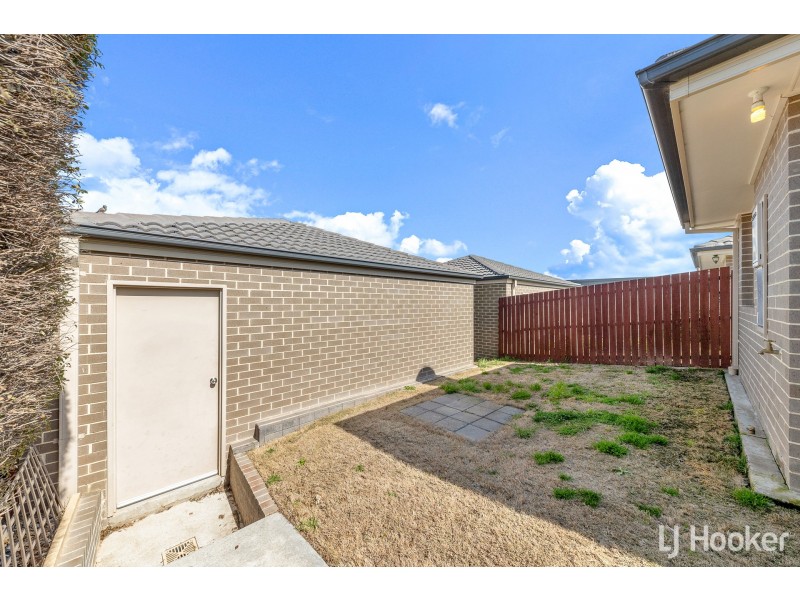 24 Salisbury Street, Casey ACT 2913