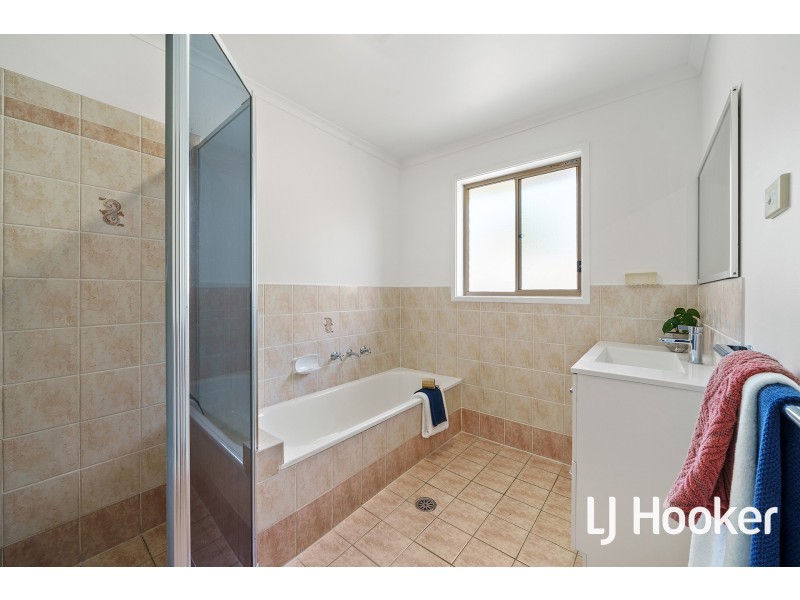 11 Hedger Street, Dunlop ACT 2615