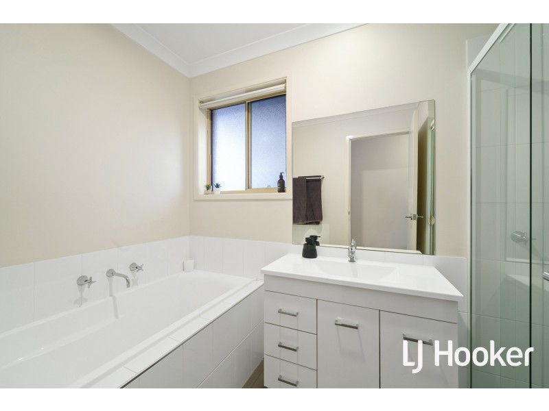 7 Audrey Cahn Street, Macgregor ACT 2615