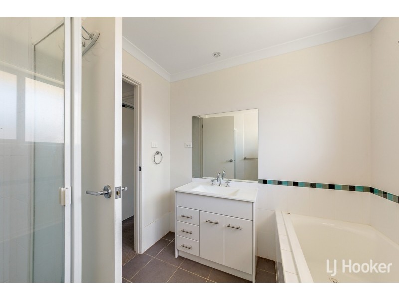 72 Hollows Circuit, Macgregor ACT 2615