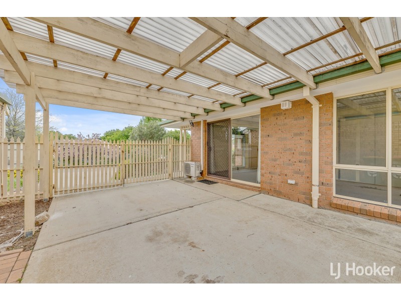 9 Thornhill Crescent, Dunlop ACT 2615