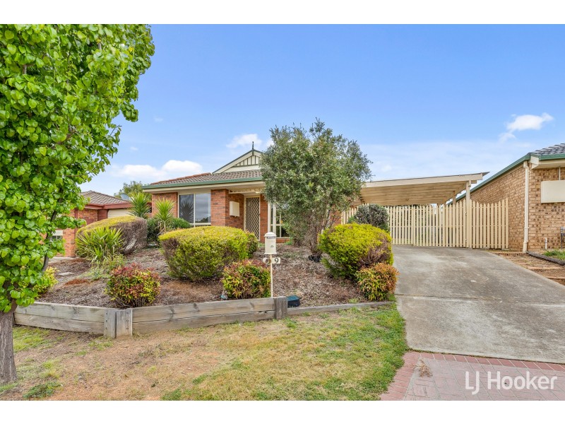 9 Thornhill Crescent, Dunlop ACT 2615