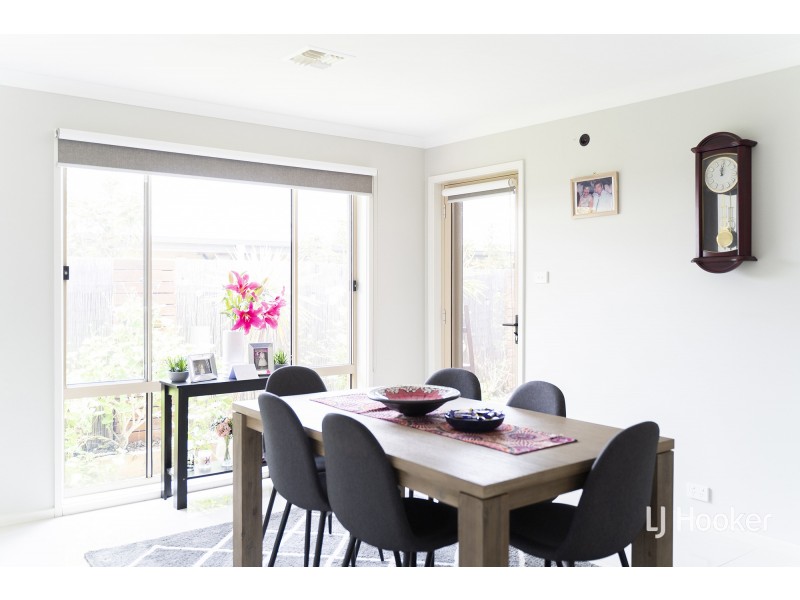 27 Rowland Street, Macgregor ACT 2615