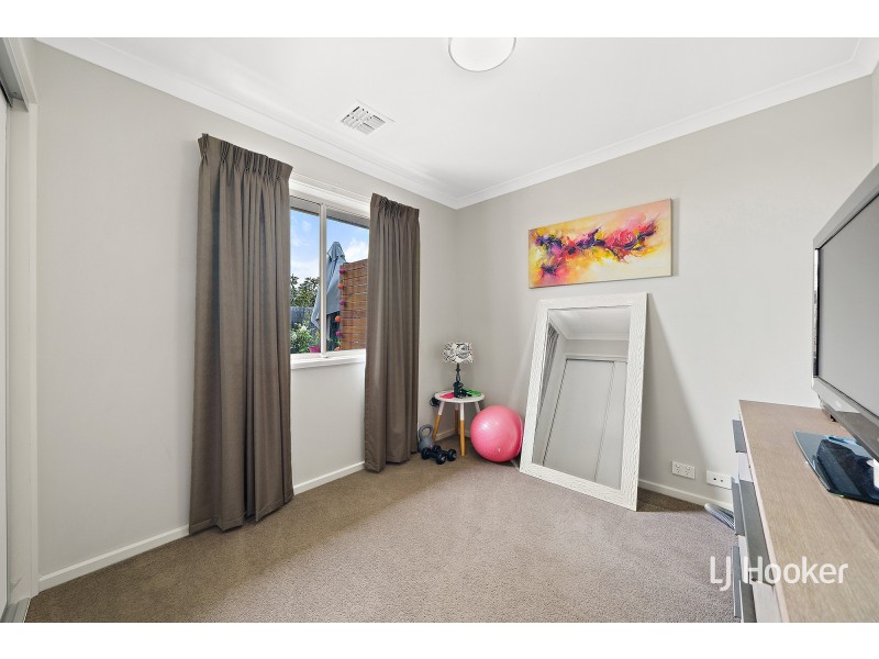 27 Rowland Street, Macgregor ACT 2615