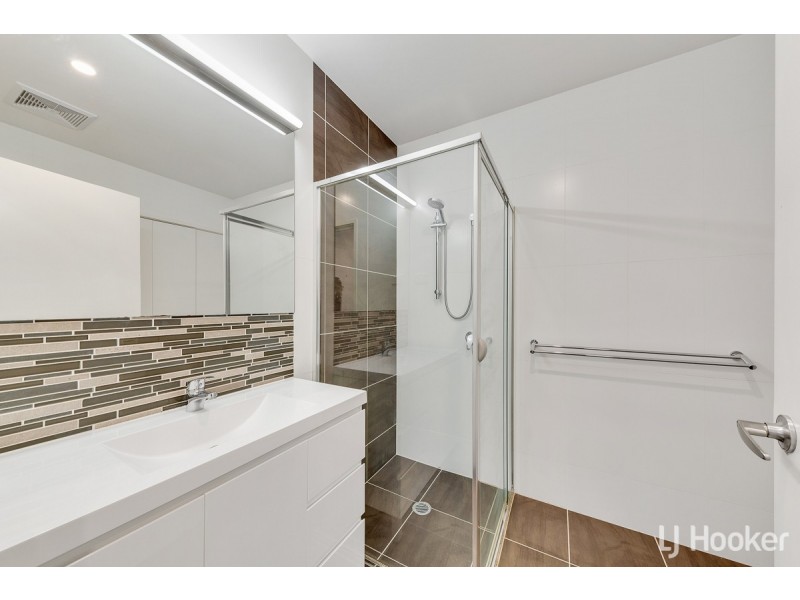 122/230 Flemington Road, Harrison ACT 2914