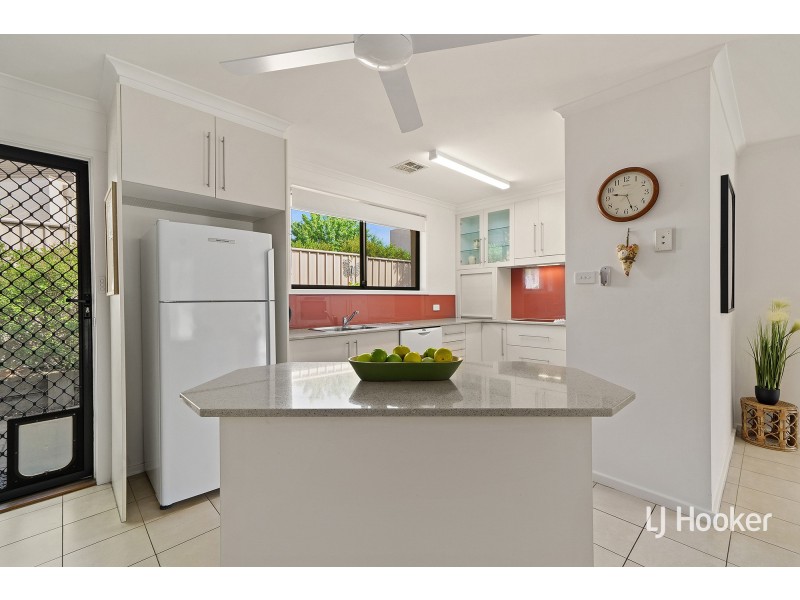 8/9 Tasman Place, Lyons ACT 2606