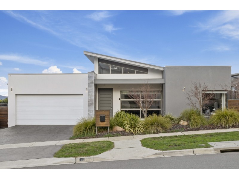 32 Edna Thompson Crescent, Casey ACT 2913