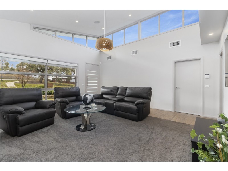 32 Edna Thompson Crescent, Casey ACT 2913