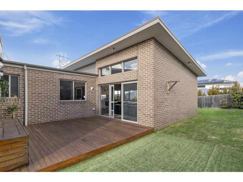 32 Edna Thompson Crescent, Casey ACT 2913