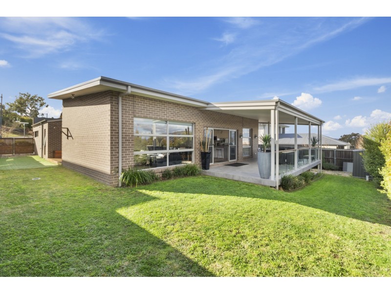 32 Edna Thompson Crescent, Casey ACT 2913